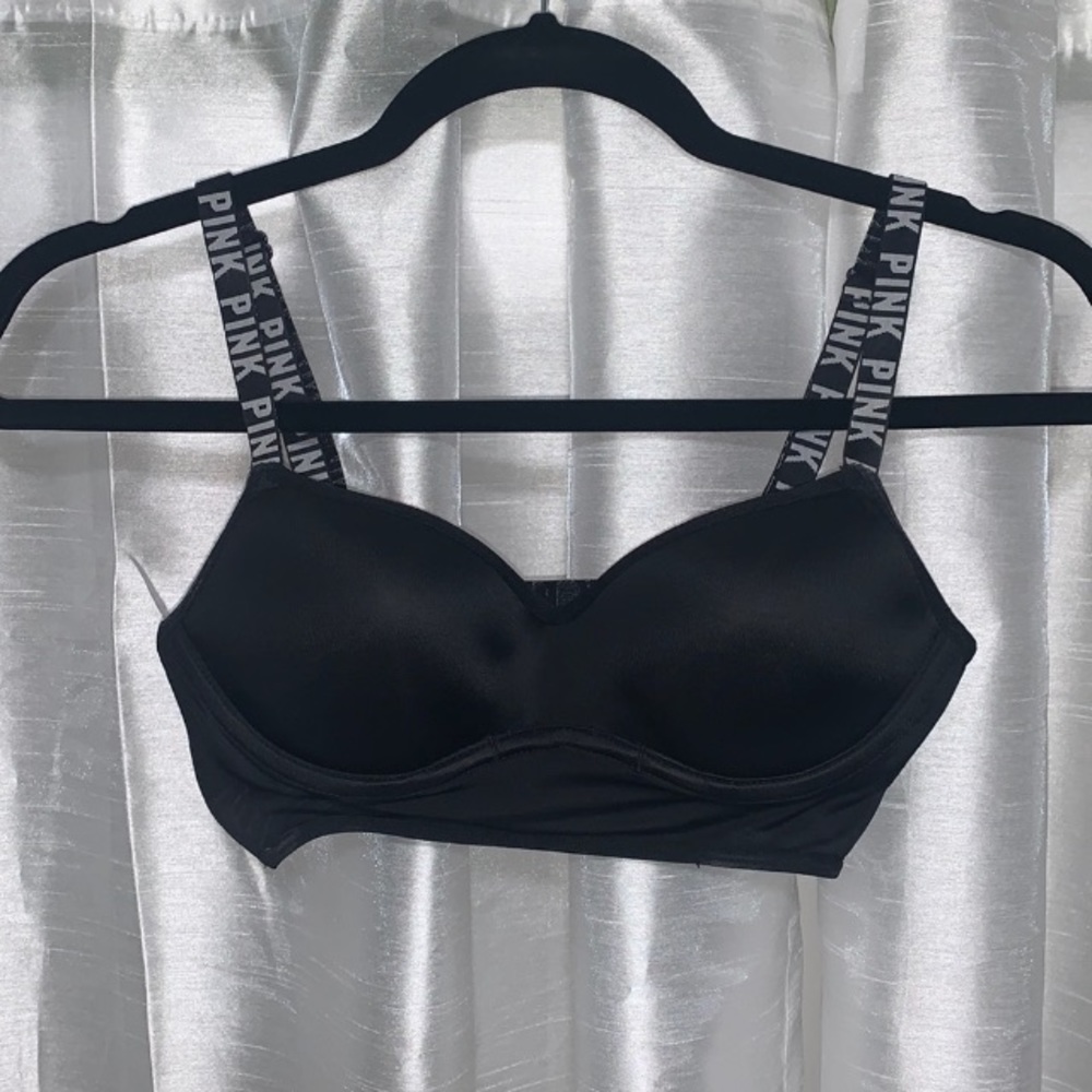 Victoria Secret - Picture 2 of 3
